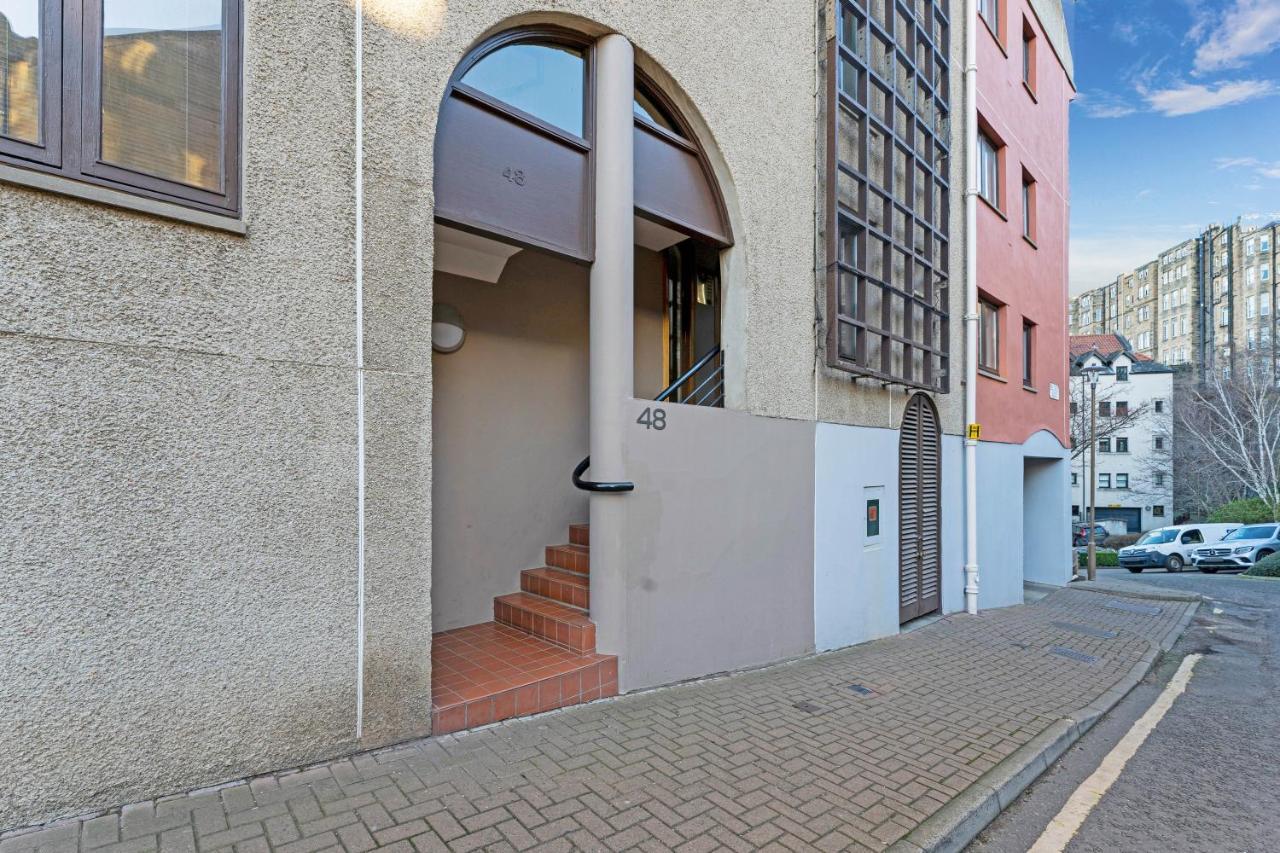 Elegant & Unique Getaway - Spacious 3 Bedroom, 2 Bathroom Centre - Free Allocated Parking. * Edinburgh