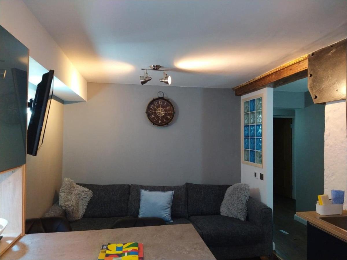 Lovely 2 Bedroom B-listed Converted Whisky Bond Edinburgh