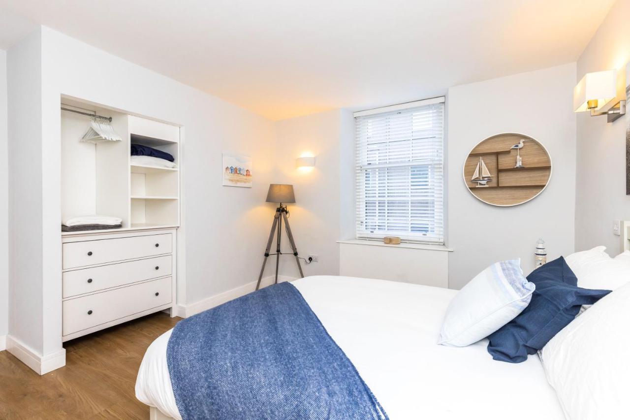 Luxury Modern 3 Bedroom In Centre Apartment *