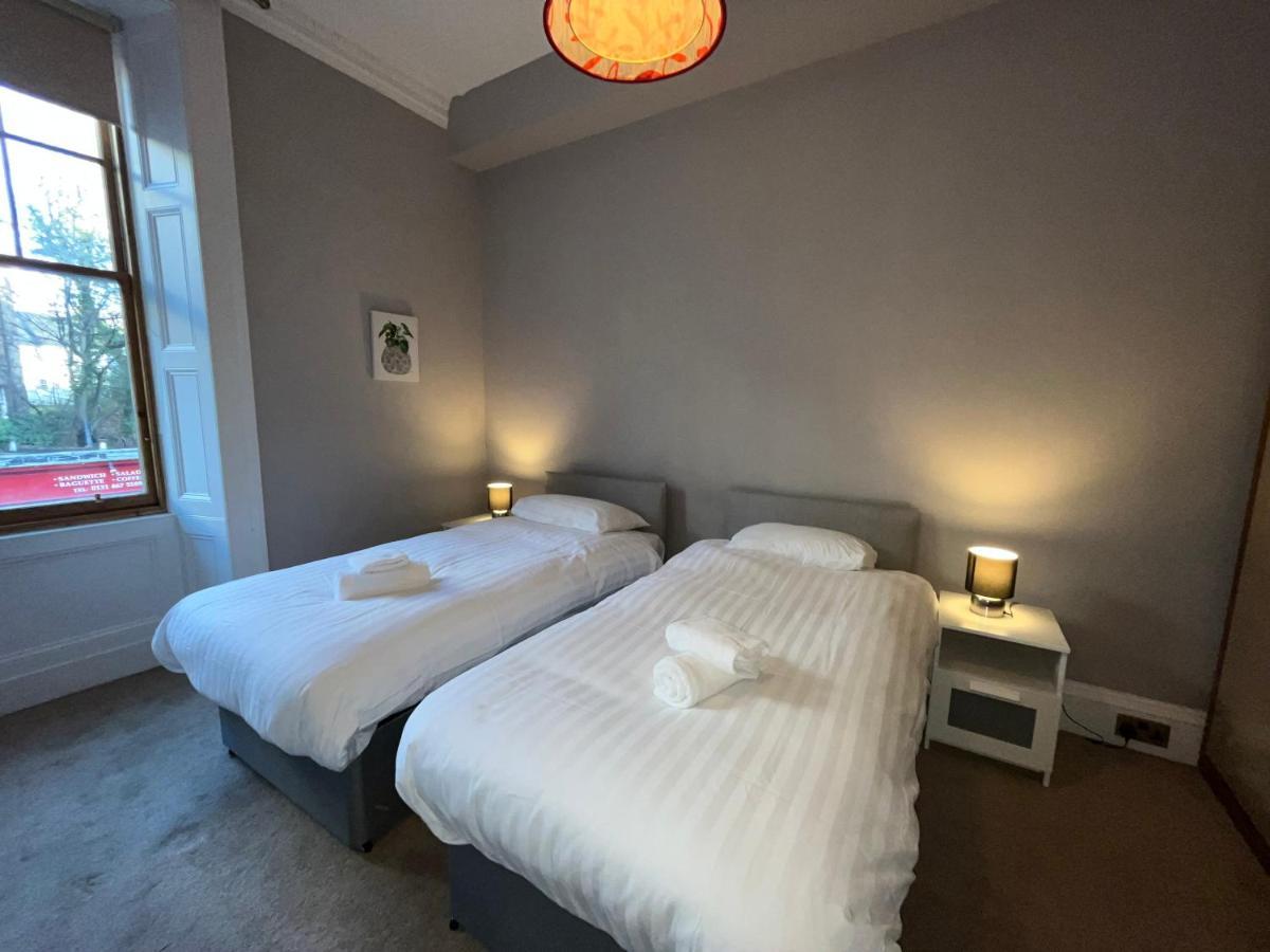 Bright 3 Bedroom Apartment Edinburgh