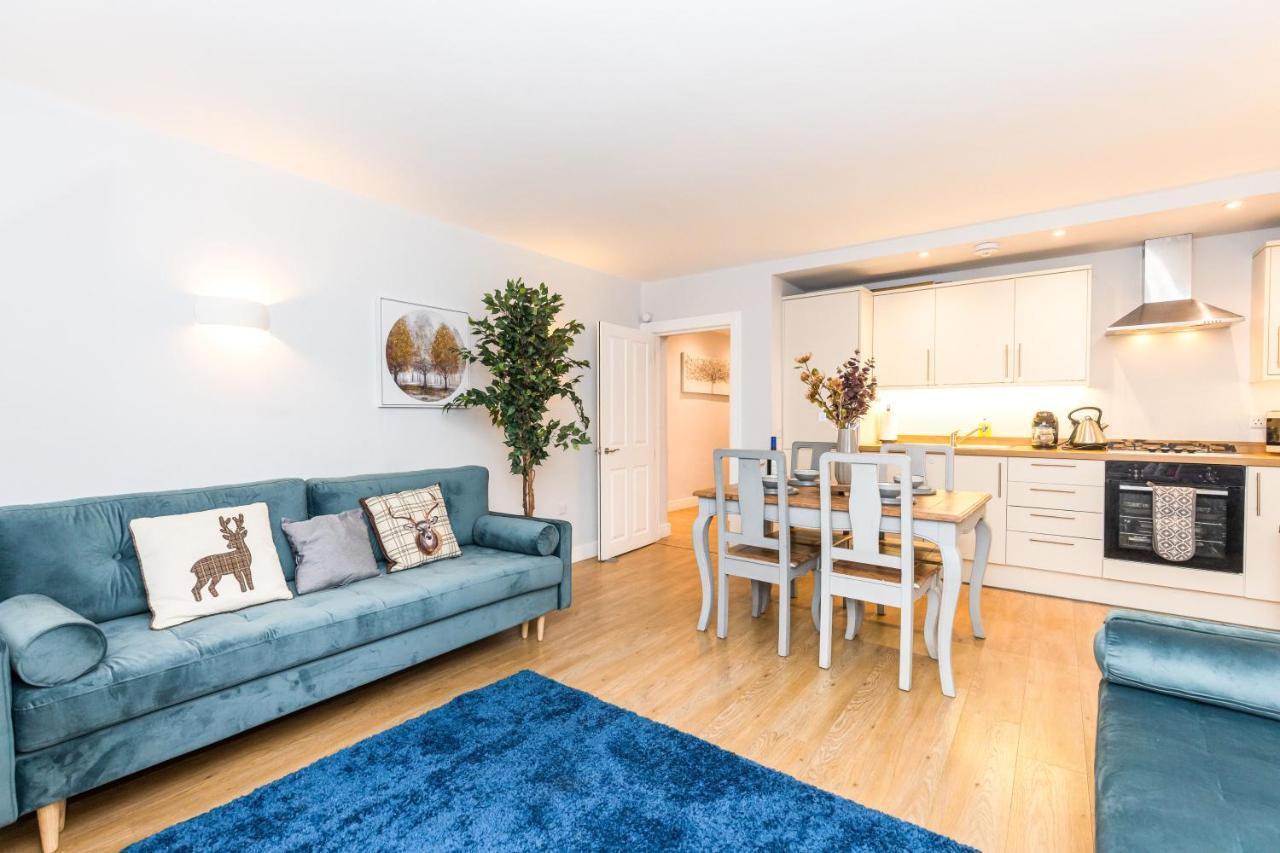 Luxury Modern 3 Bedroom In Centre *