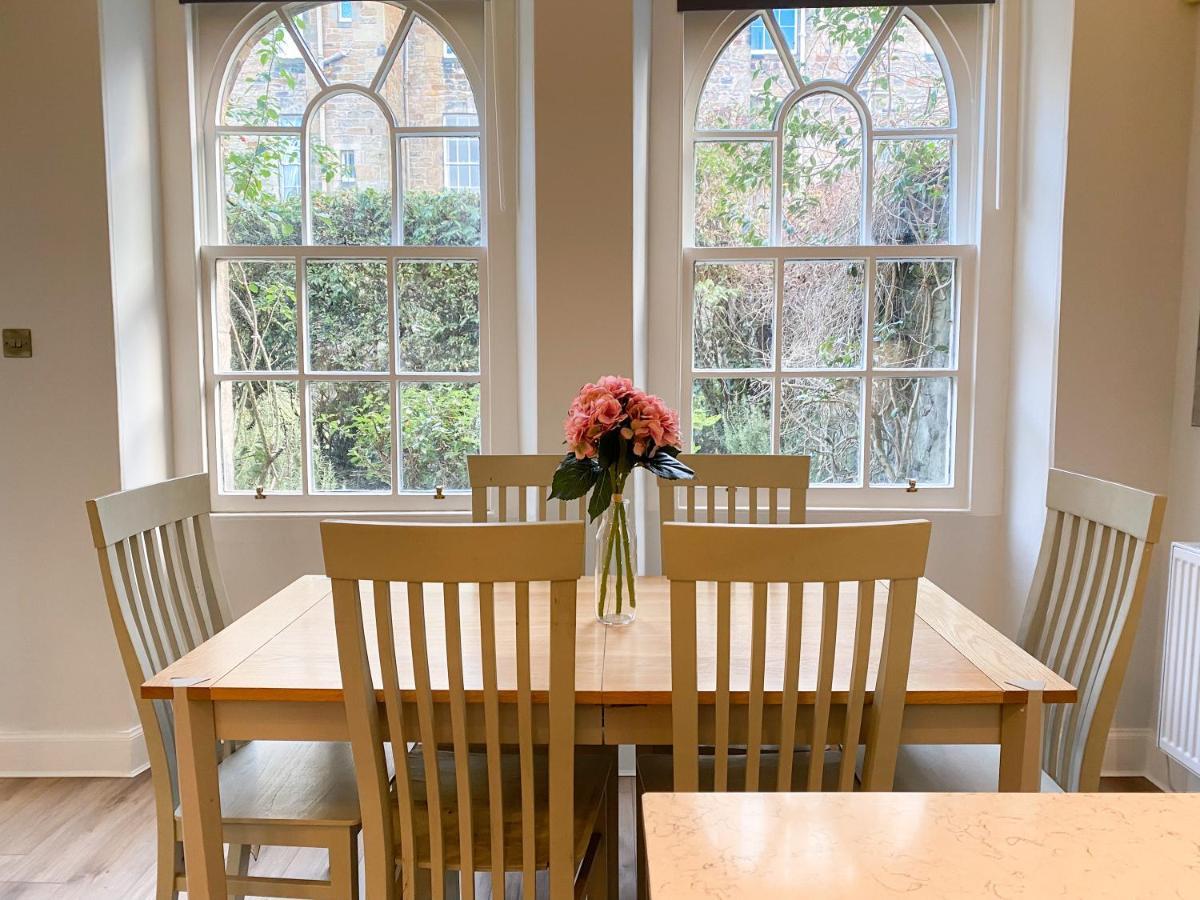 Sophisticated 3br With Garden, Quiet New Town Lane Apartment