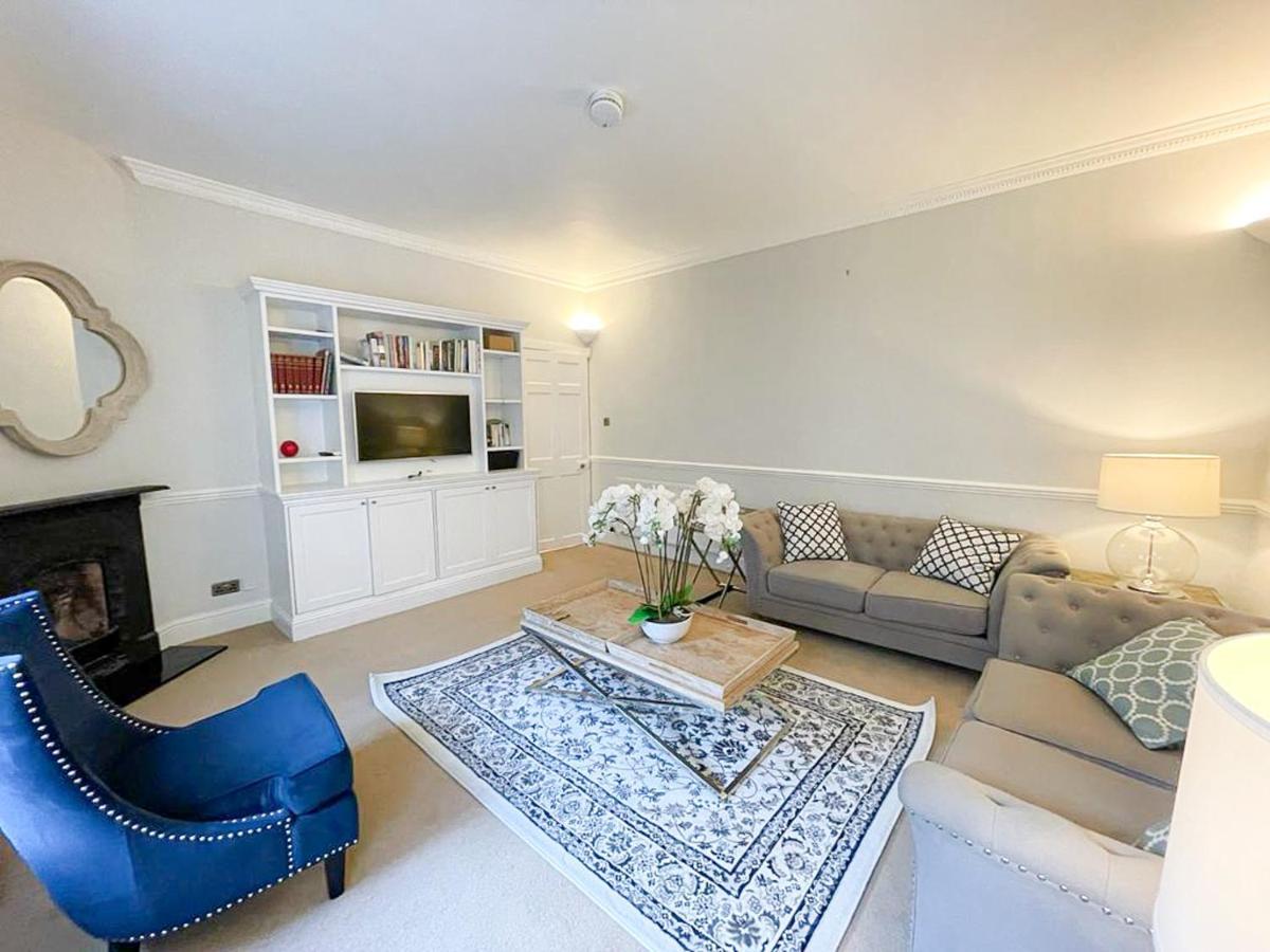 Sophisticated 3br With Garden, Quiet New Town Lane