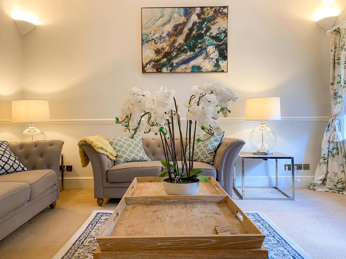 Sophisticated 3br With Garden, Quiet New Town Lane Apartment *