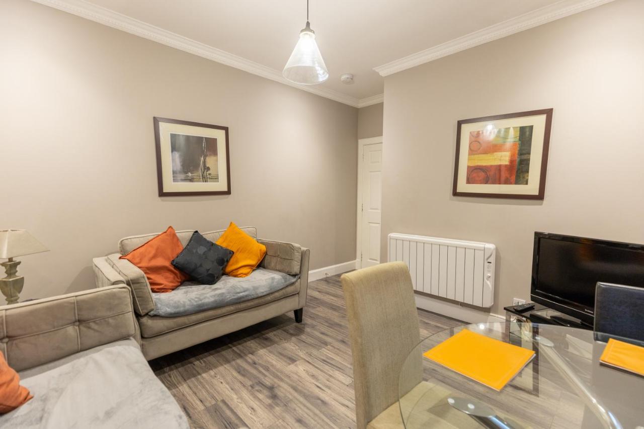 Two Bedroom Within Walking Distance To Centre Apartment *