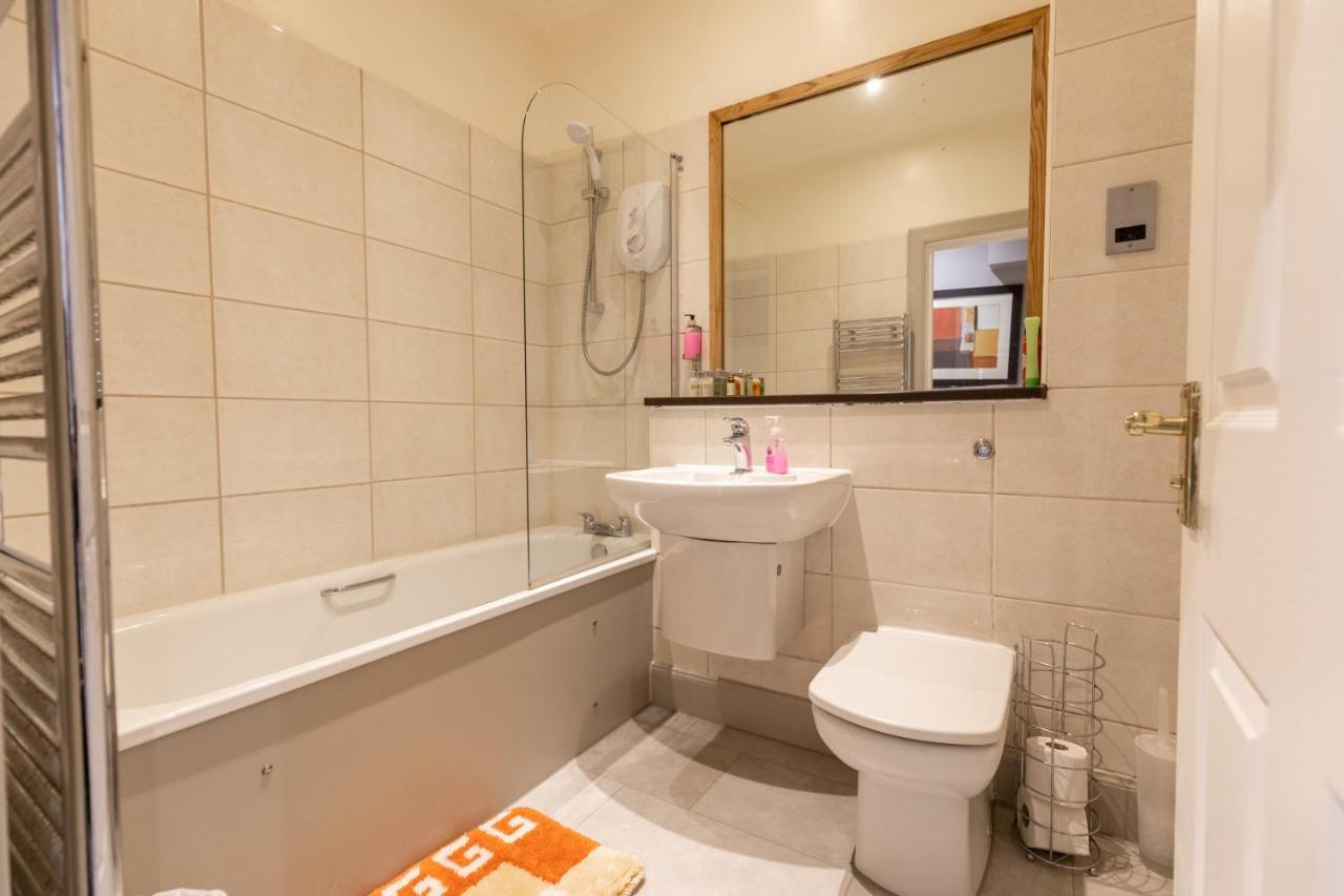 Two Bedroom Within Walking Distance To Centre Apartment Edinburgh