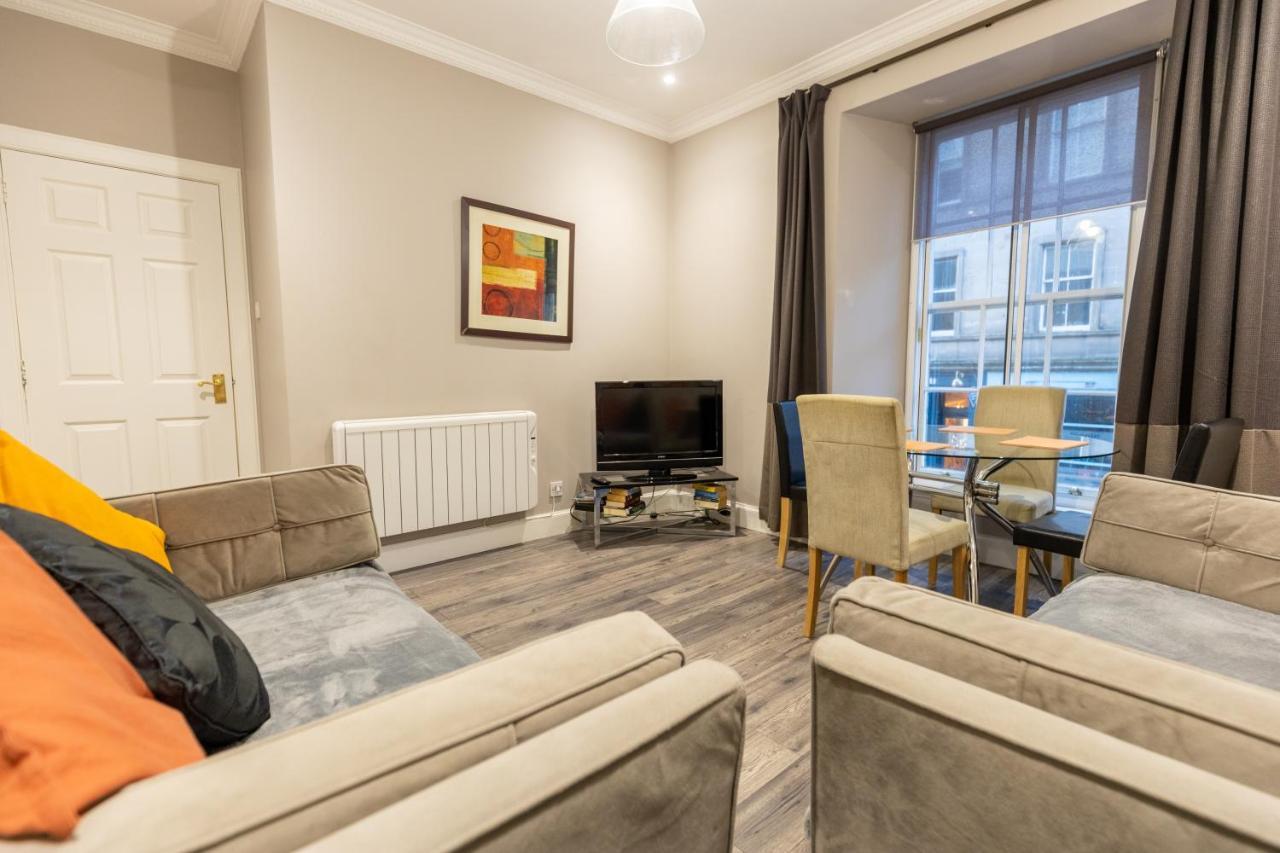 Two Bedroom Within Walking Distance To Centre Apartment
