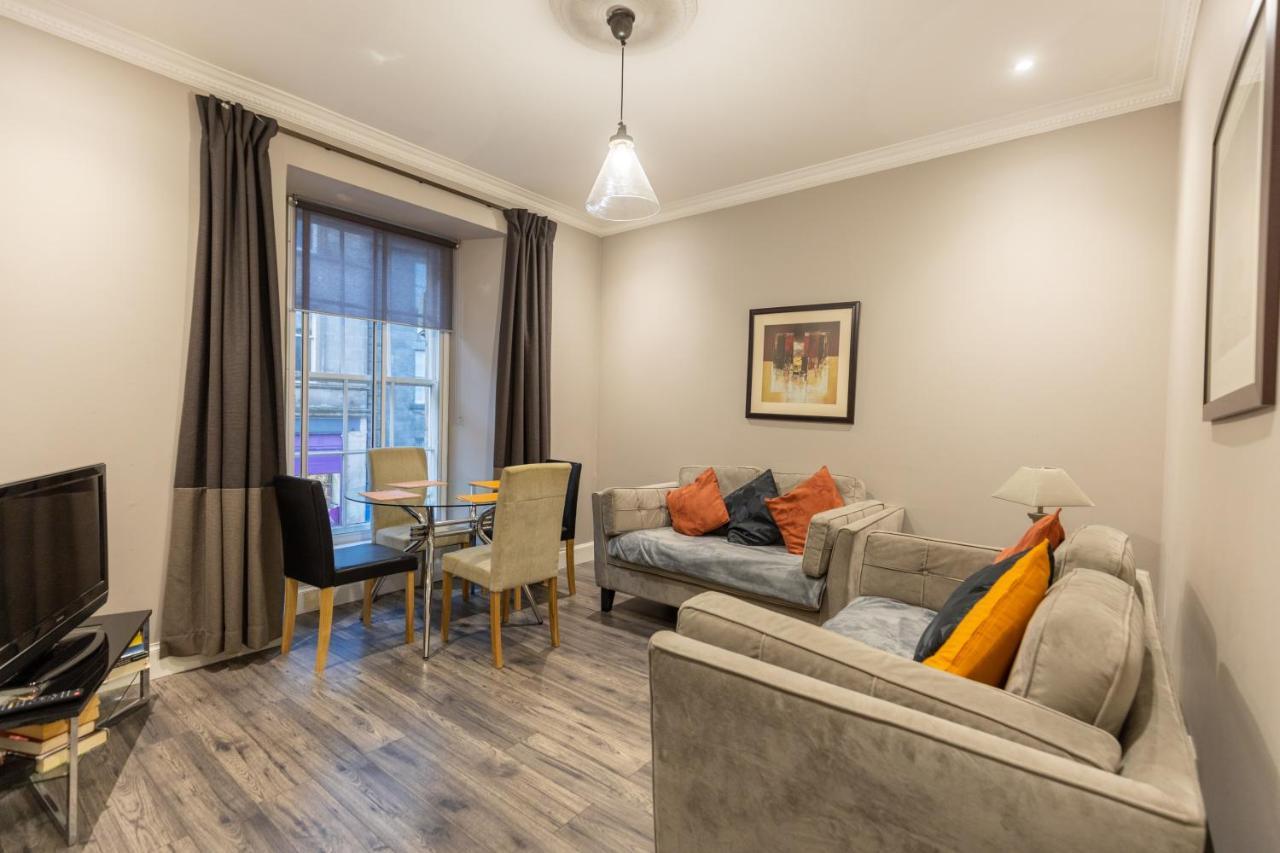 Apartment Two Bedroom Within Walking Distance To Centre *