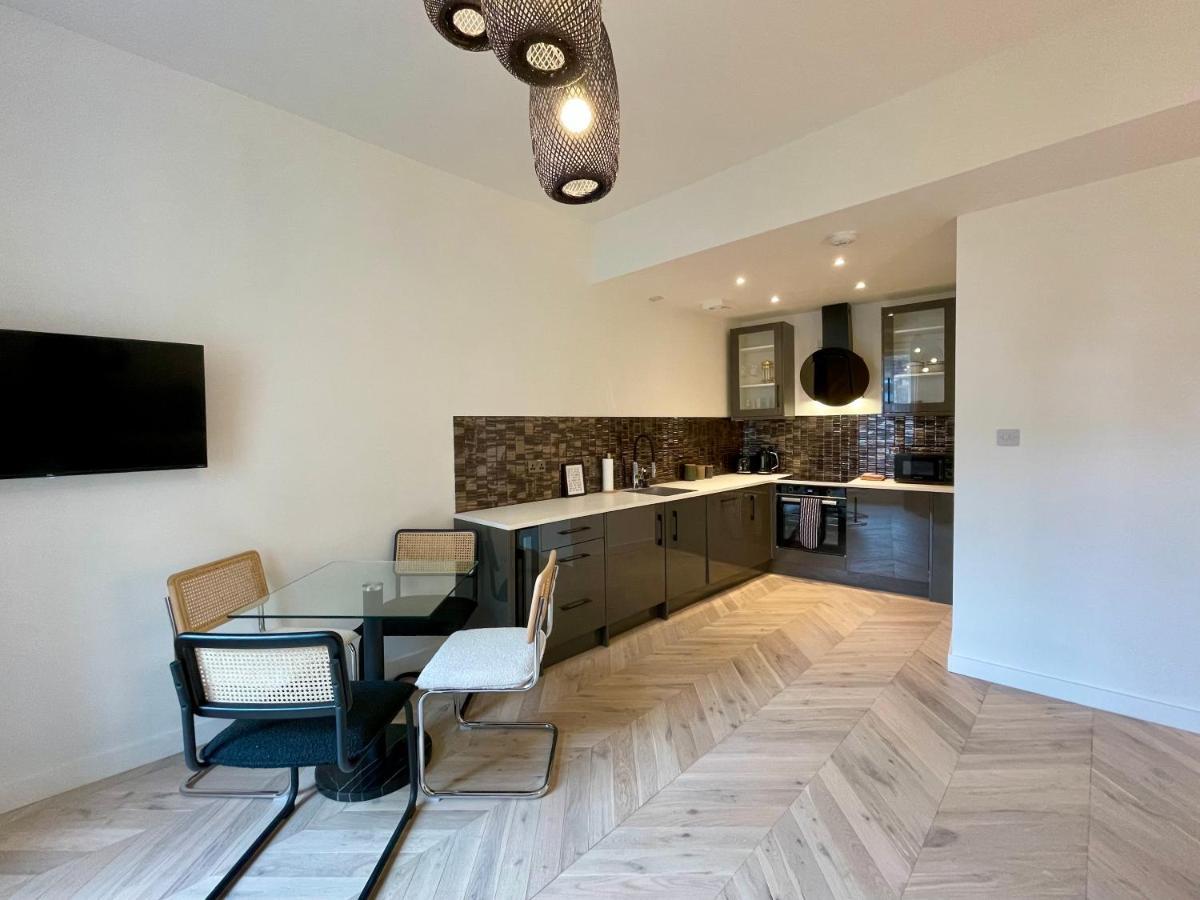 Leith Street Apartment *