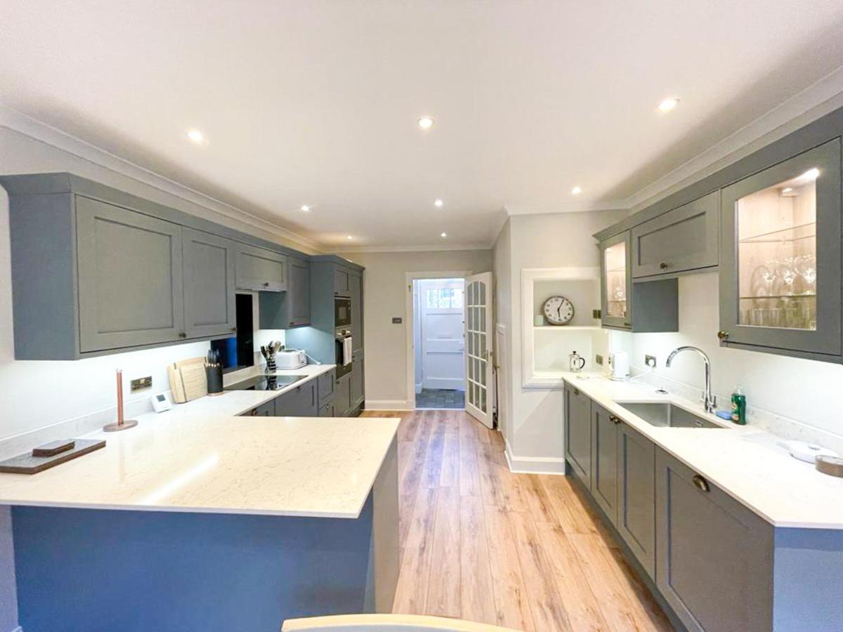 Sophisticated 3br With Garden, Quiet New Town Lane Apartment