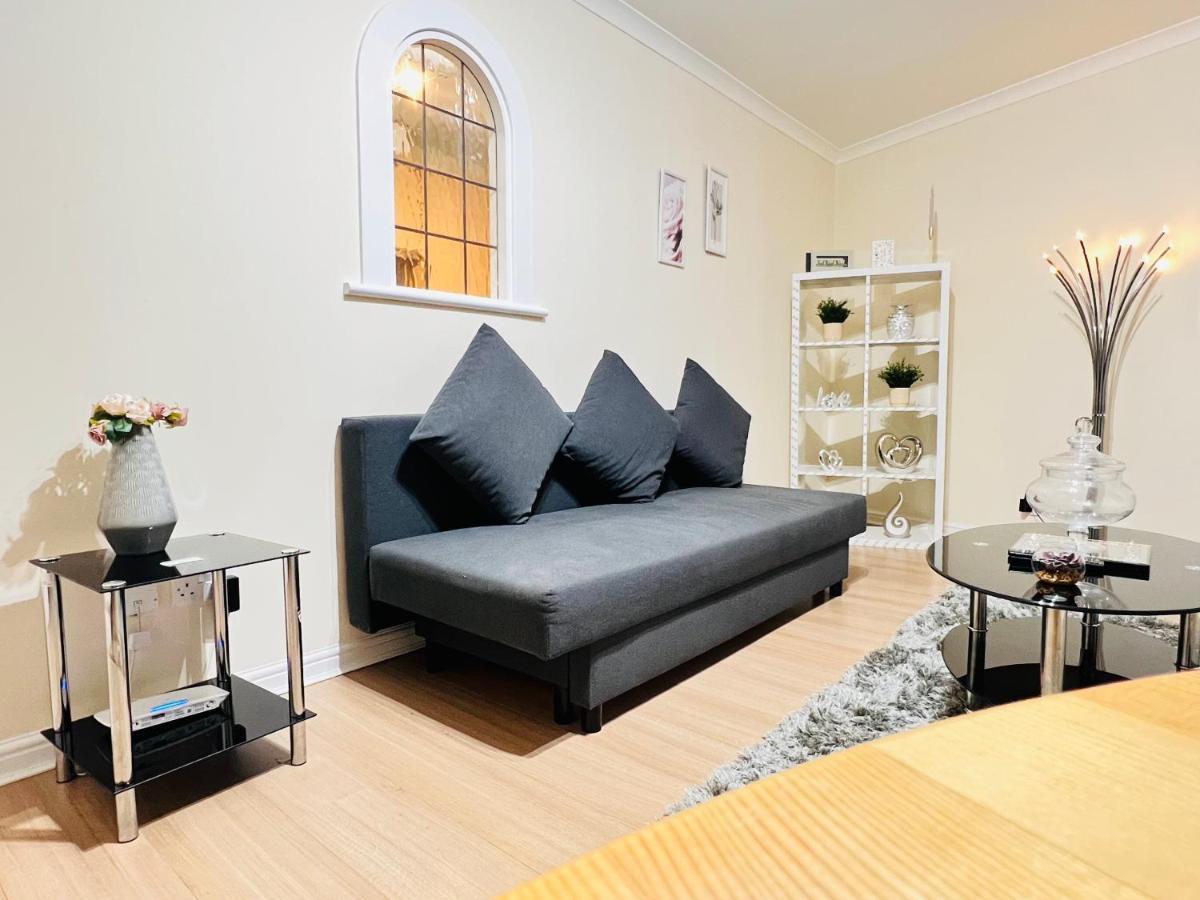 Peaceful 2 Bedroom Flat With Free Parking Apartment EDI