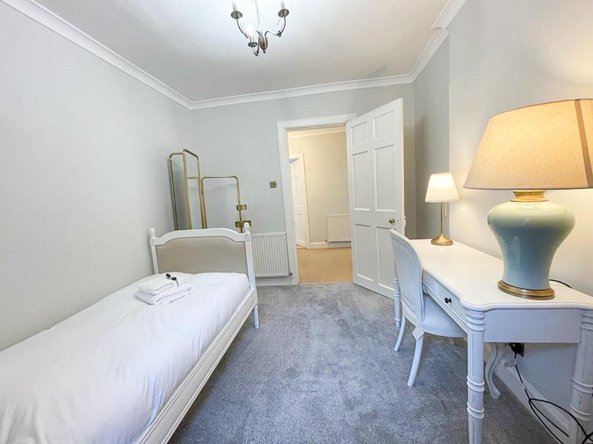Apartment Sophisticated 3br With Garden, Quiet New Town Lane