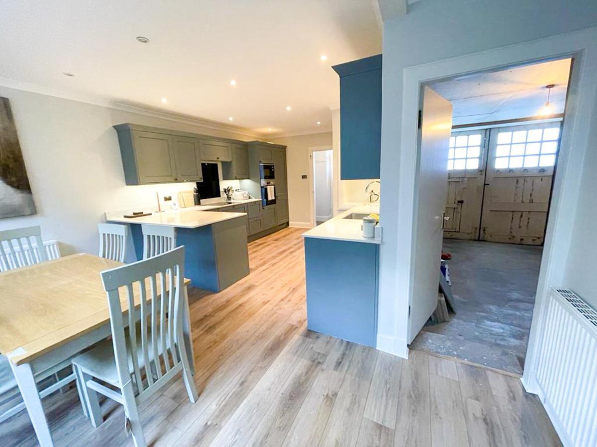 Sophisticated 3br With Garden, Quiet New Town Lane Apartment