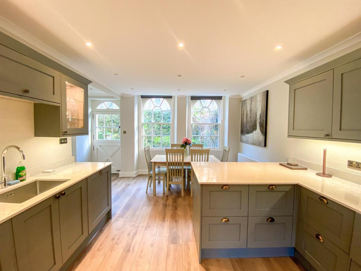 Sophisticated 3br With Garden, Quiet New Town Lane Apartment