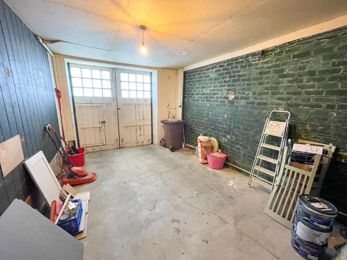 Sophisticated 3br With Garden, Quiet New Town Lane Apartment