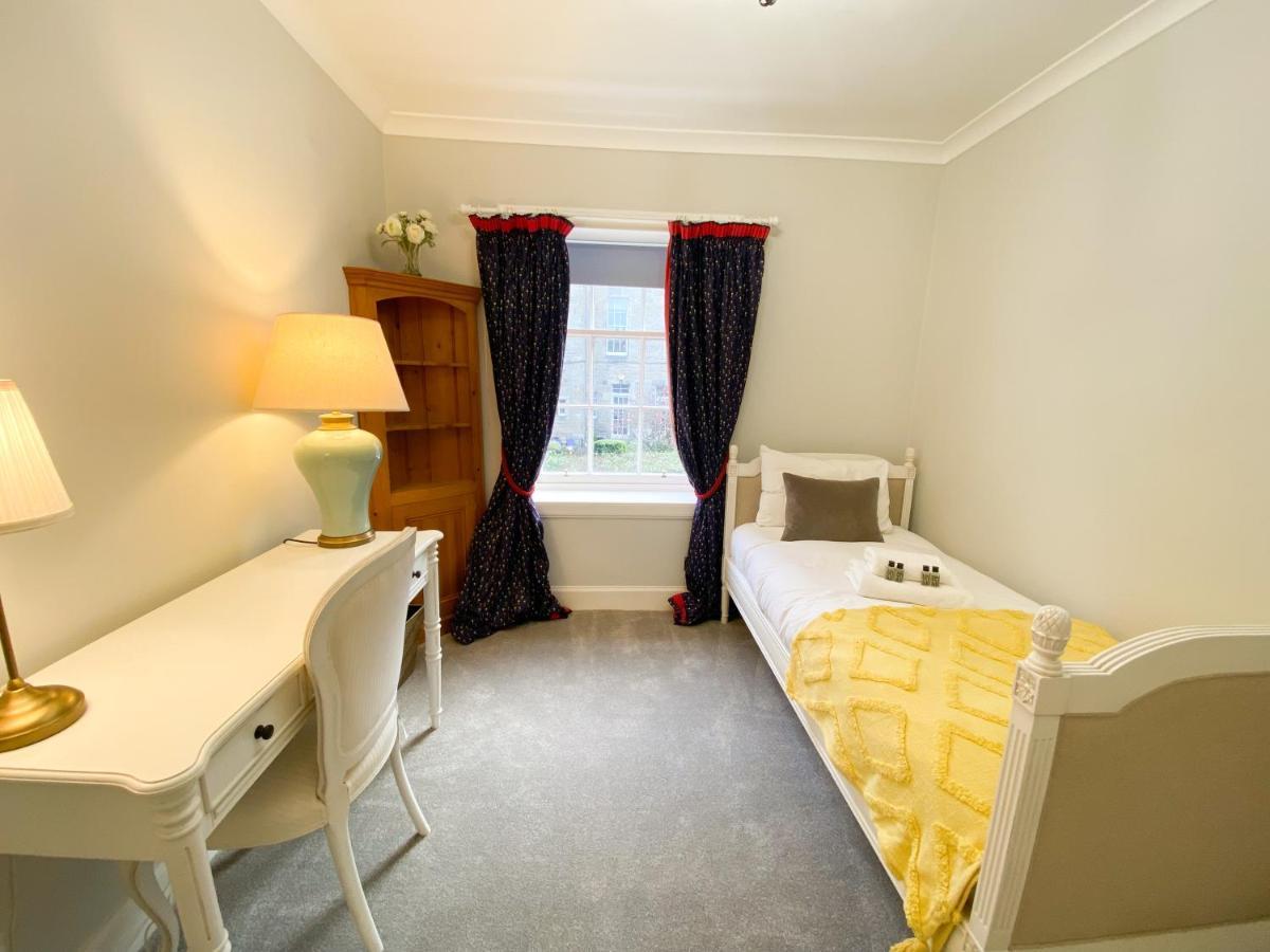 Sophisticated 3br With Garden, Quiet New Town Lane Apartment