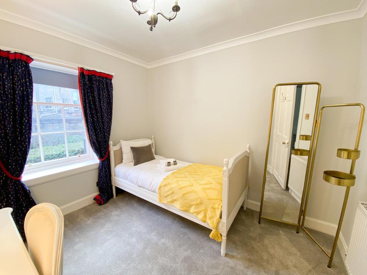 Apartment Sophisticated 3br With Garden, Quiet New Town Lane