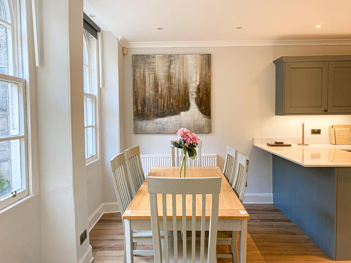Sophisticated 3br With Garden, Quiet New Town Lane
