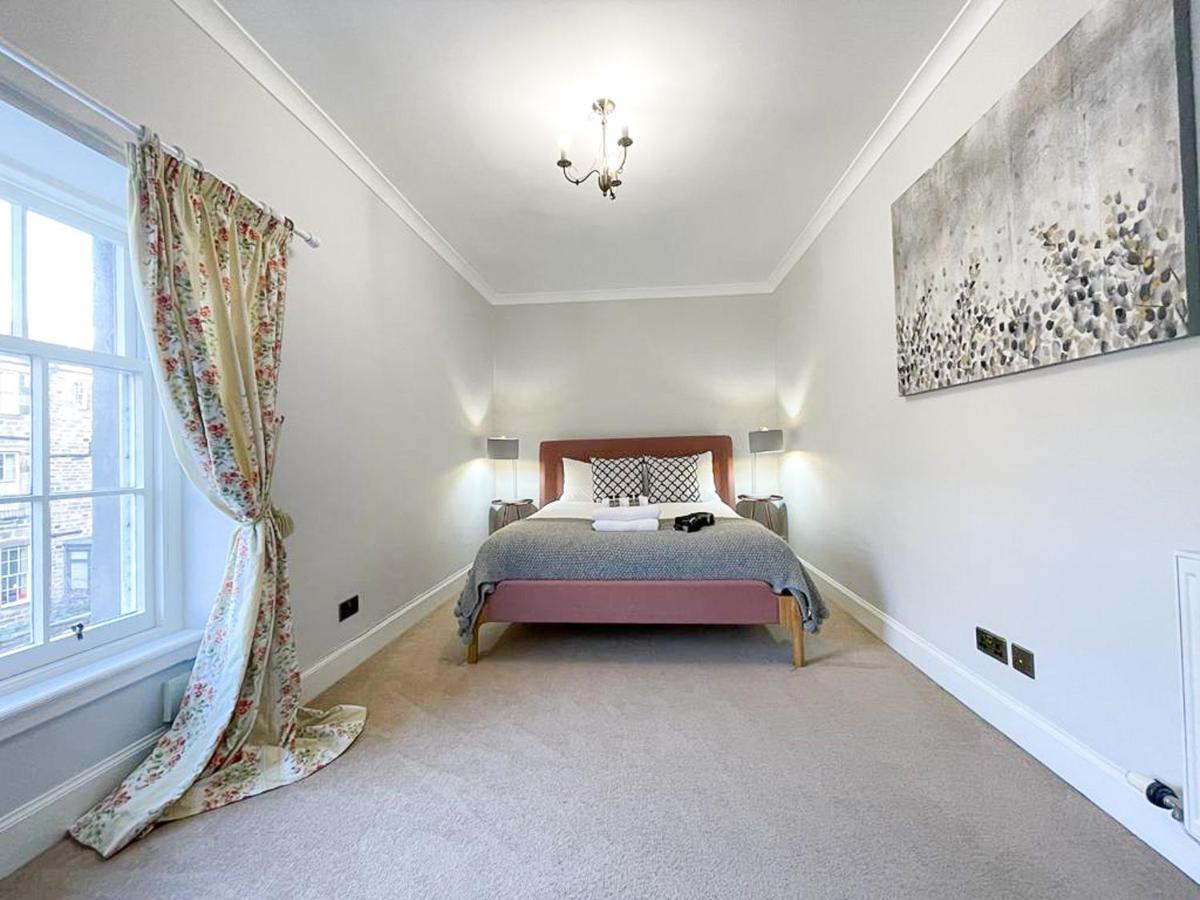 Sophisticated 3br With Garden, Quiet New Town Lane Apartment