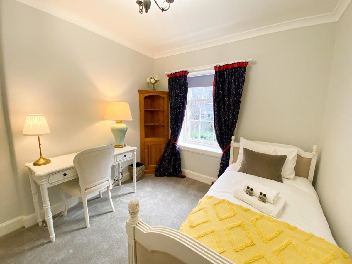 Apartment Sophisticated 3br With Garden, Quiet New Town Lane *