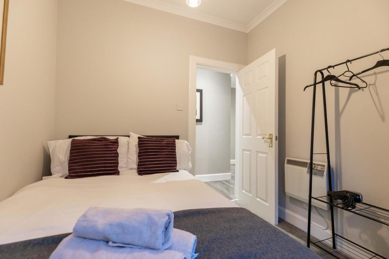 Two Bedroom Within Walking Distance To Centre Apartment *