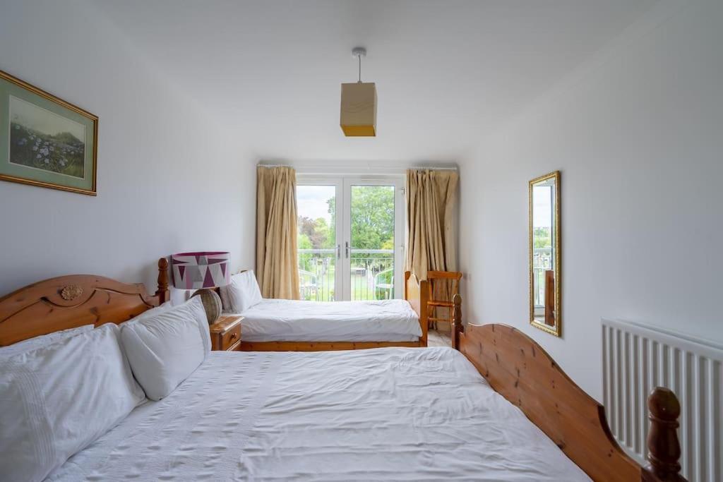 Pilrig Flat: A Lovely 5-bed With A Lift * Edinburgh
