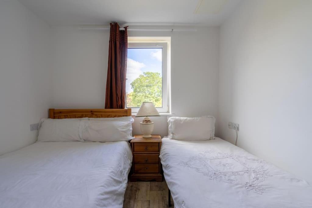 Pilrig Flat: A Lovely 5-bed With A Lift Apartment Edinburgh