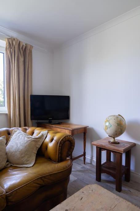 Pilrig Flat: A Lovely 5-bed With A Lift Apartment Edinburgh