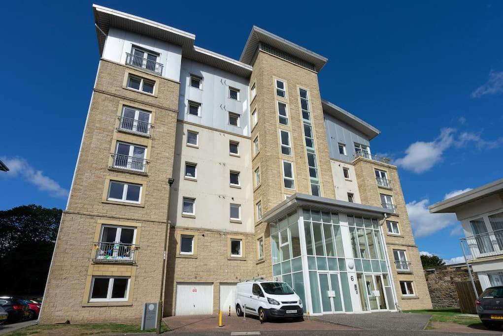 Pilrig Flat: A Lovely 5-bed With A Lift *