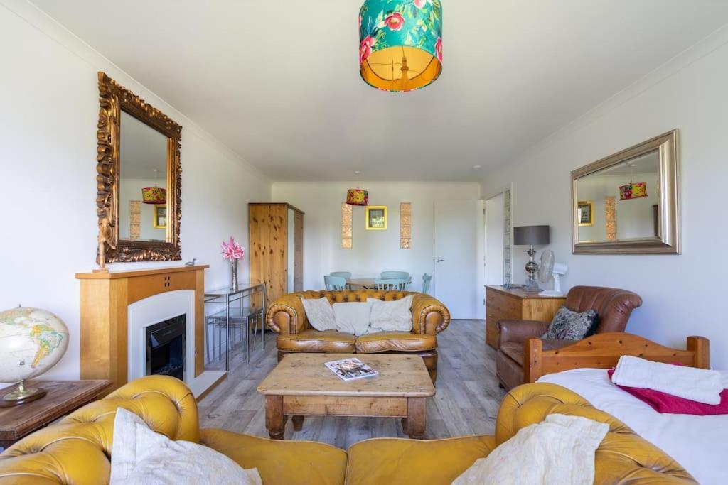 Pilrig Flat: A Lovely 5-bed With A Lift Apartment *