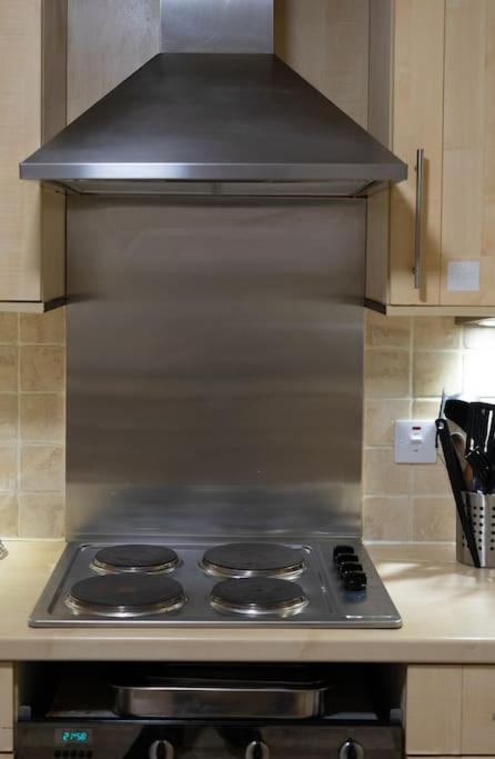 Pilrig Flat: A Lovely 5-bed With A Lift Apartment *