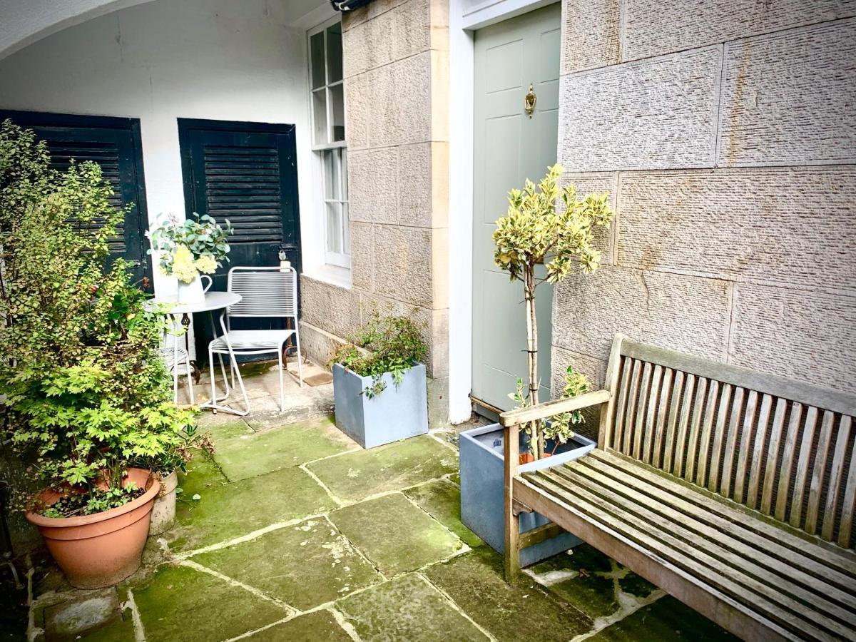 Apartment Chic 2b Centre Flat & Patio , Close To Castle Edinburgh