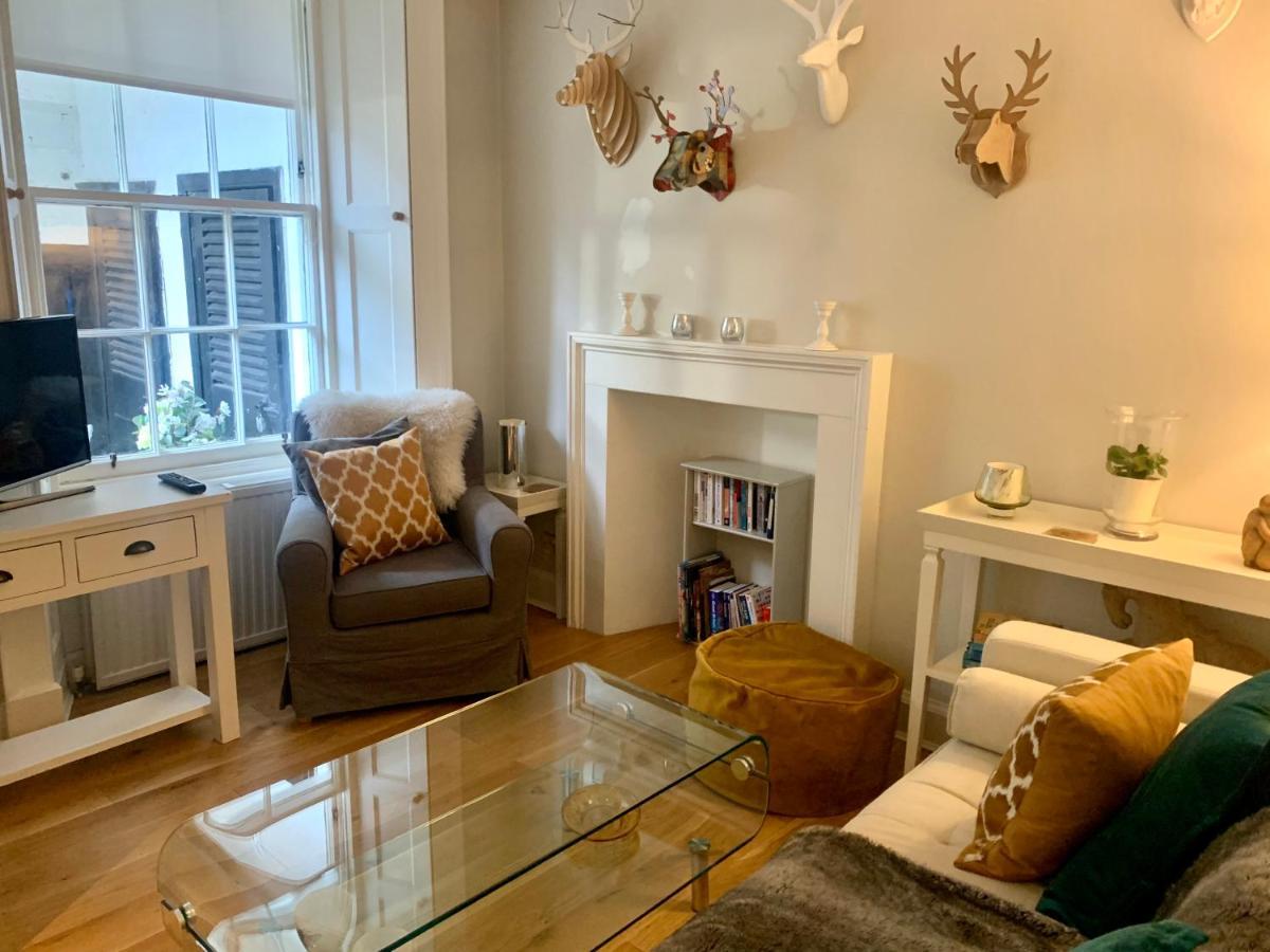 Apartment Chic 2b Centre Flat & Patio , Close To Castle Edinburgh