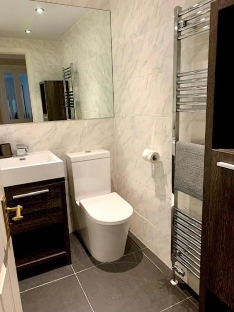 Cosy Roseburn Apartment, - 2 Bedrooms, Free Parking Edinburgh