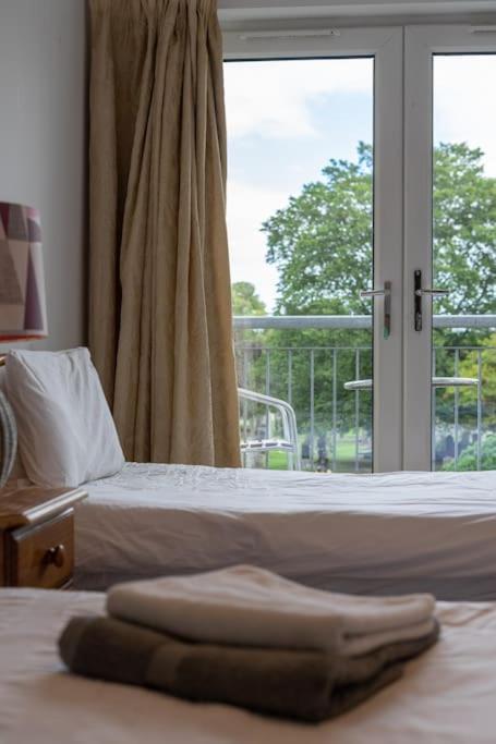 Pilrig Flat: A Lovely 5-bed With A Lift Apartment Edinburgh