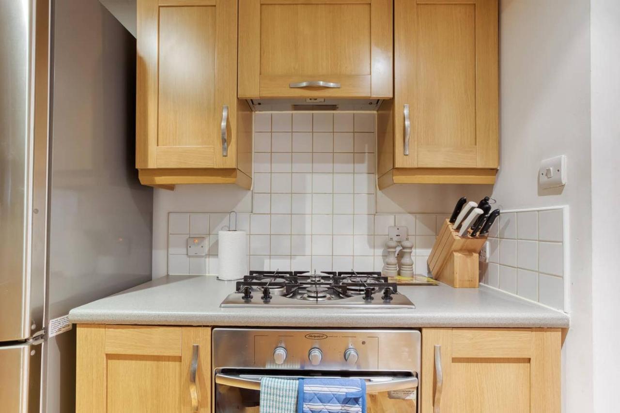 *amazing Location!*in Heart Of The City. 2br & Cot