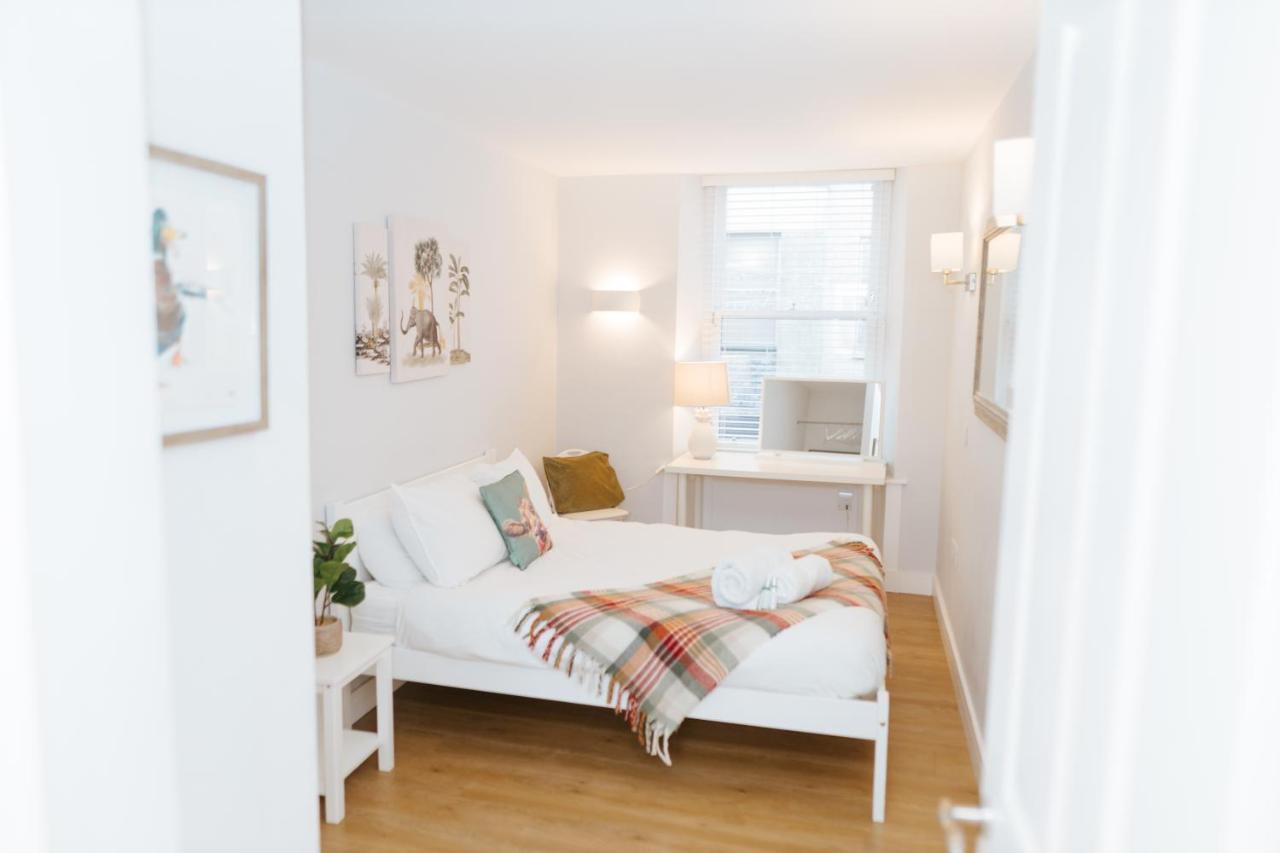 Luxury Modern 3 Bedroom In Centre *