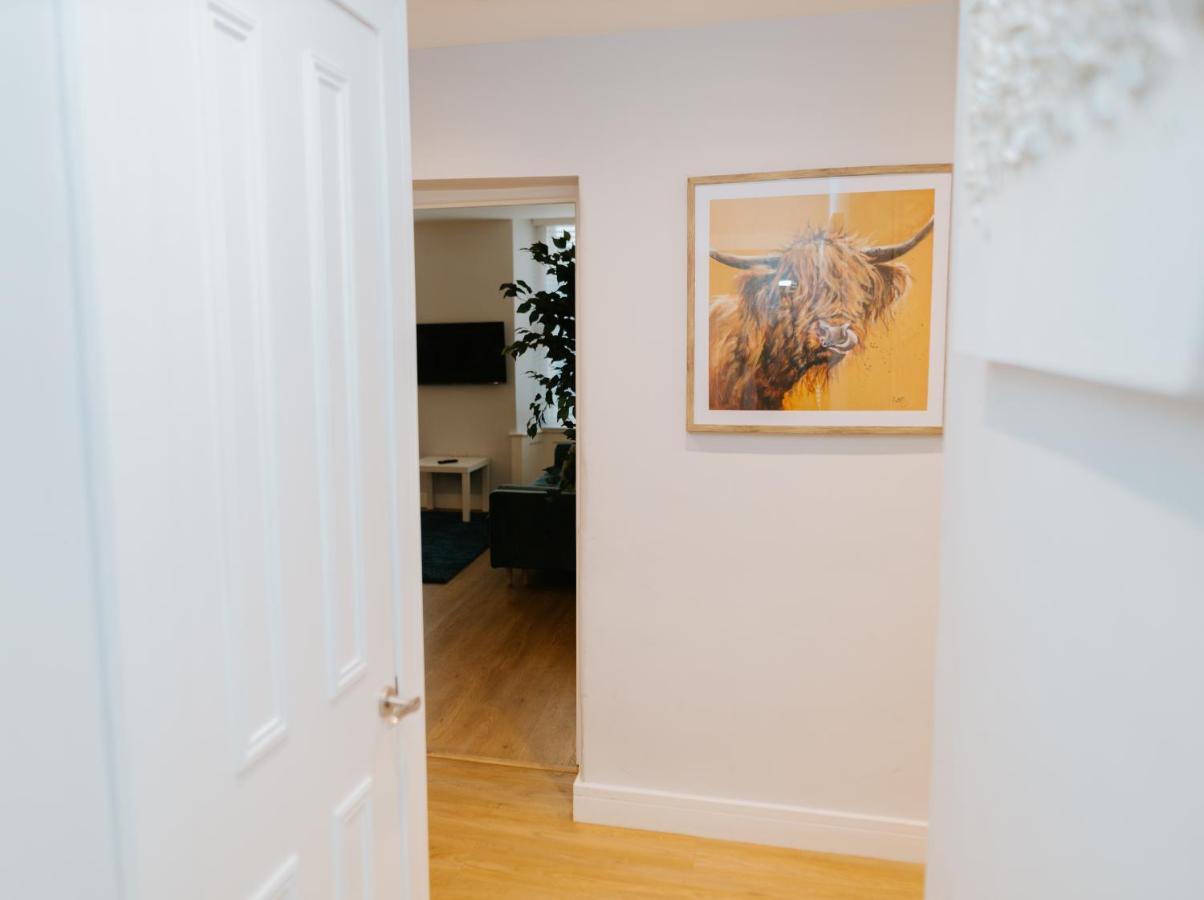 Luxury Modern 3 Bedroom In Centre *