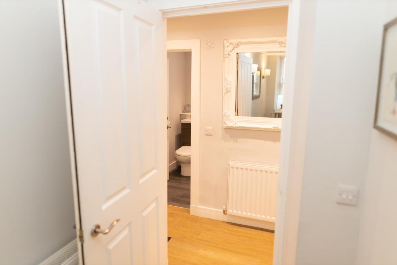 Luxury Modern 3 Bedroom In Centre Apartment Edinburgh