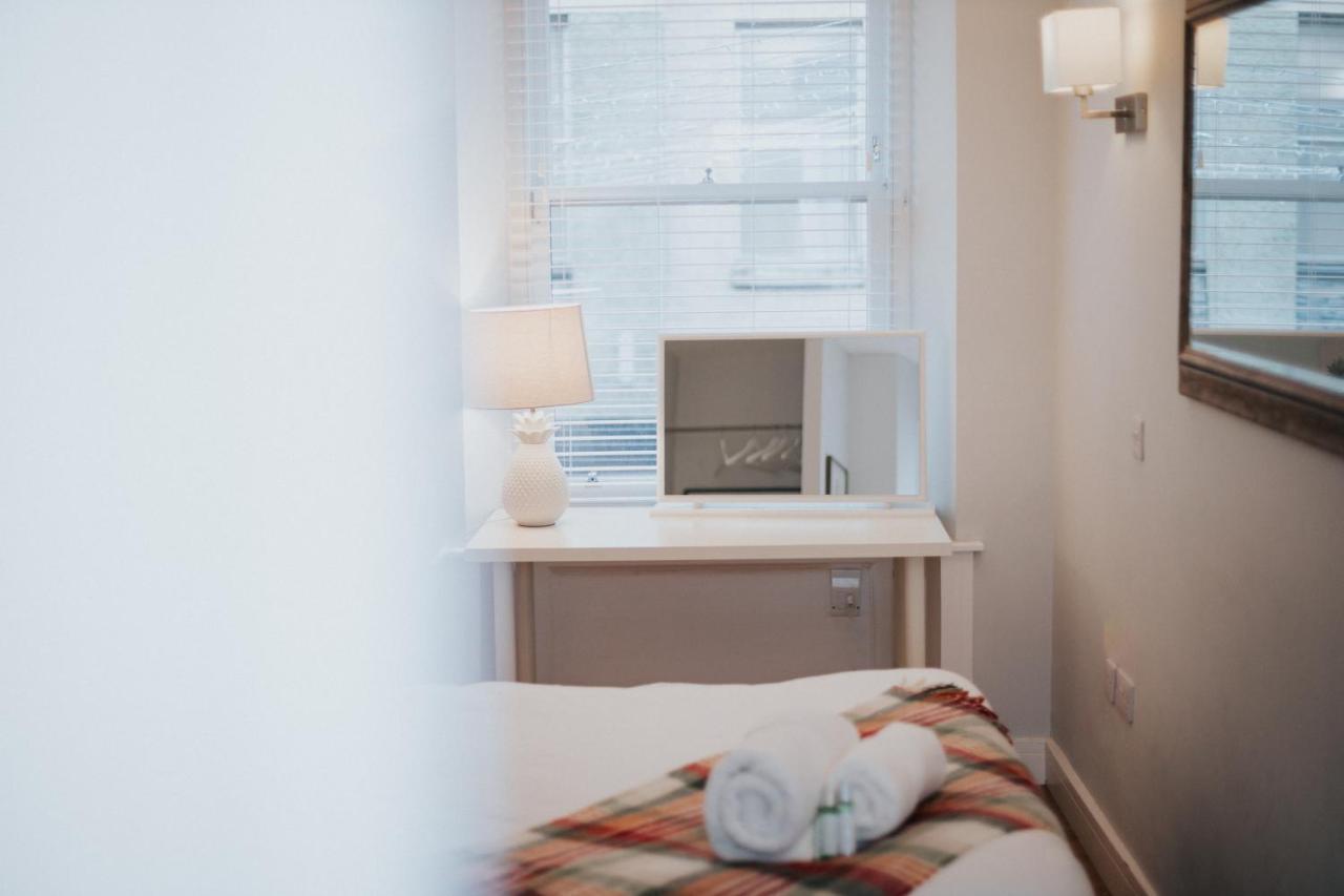 Luxury Modern 3 Bedroom In Centre Apartment *