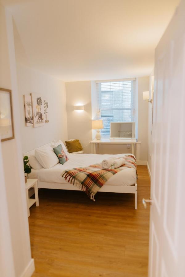 Luxury Modern 3 Bedroom In Centre Apartment Edinburgh