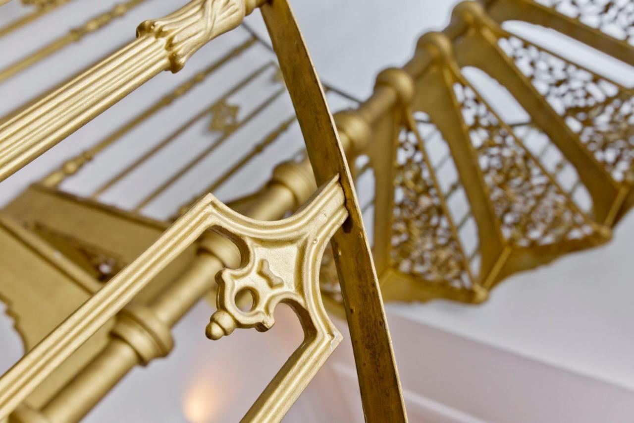 Exquisite & Lively With Fireplace & Panoramic Views * Edinburgh