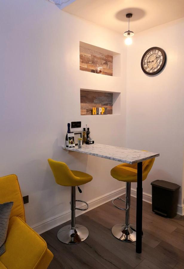 Modern Flat Near Centre. Apartment Edinburgh