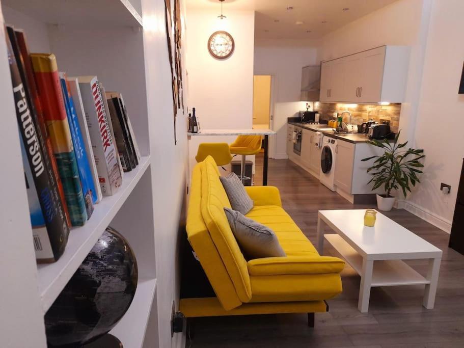 Modern Flat Near Centre. Apartment Edinburgh