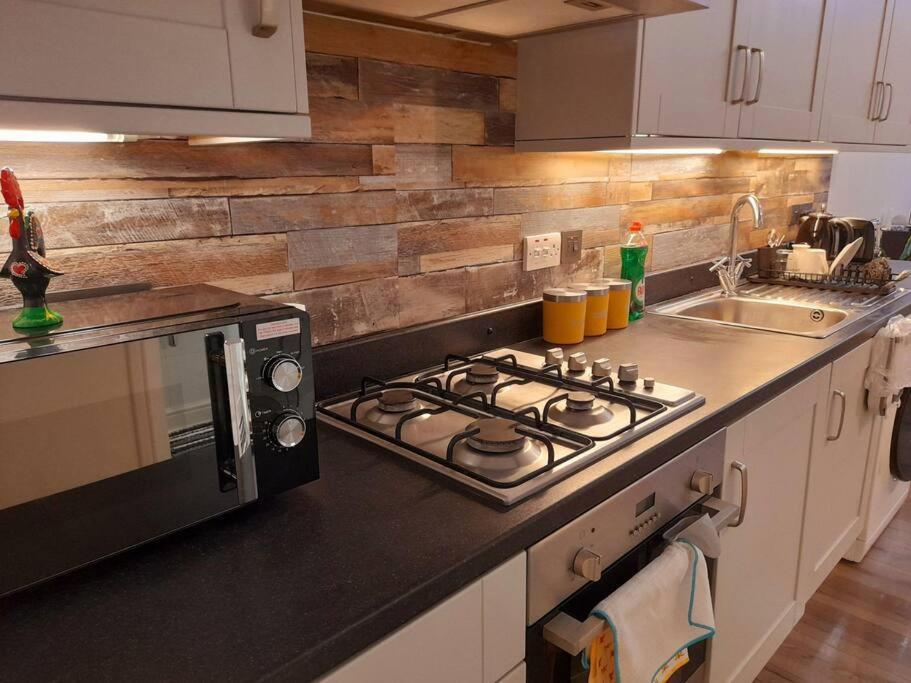 Modern Flat Near Centre. Apartment