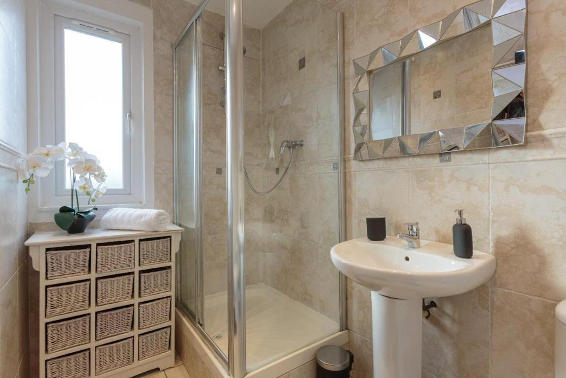 Gorgeous 3-bed Flat, 15 Minutes To Centre Apartment Edinburgh