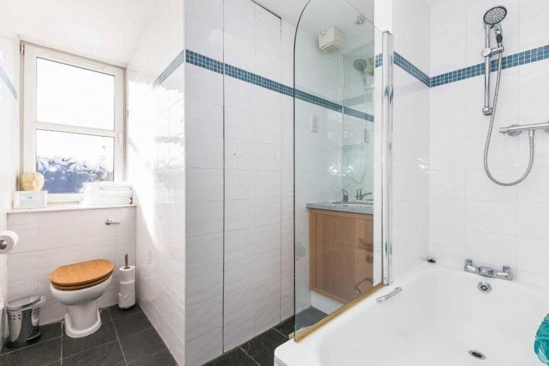 Fraoch House 4*