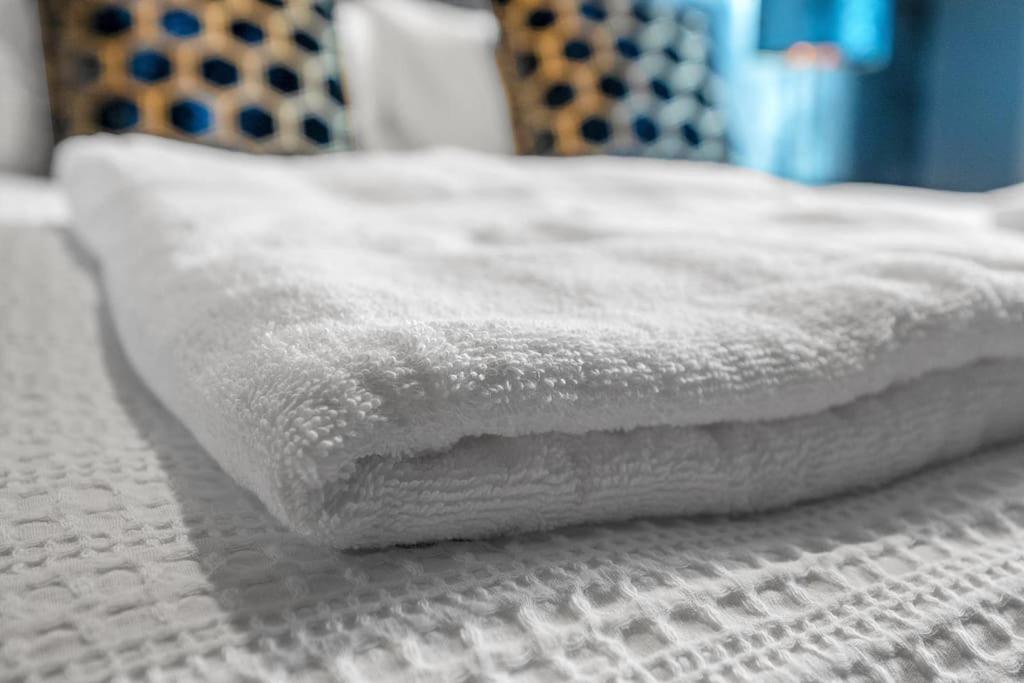 Apartment Boutique Modern Royal Mile Sleeps 4 Edinburgh