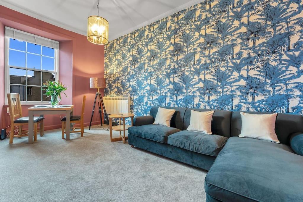 Boutique Modern Royal Mile Sleeps 4 Apartment