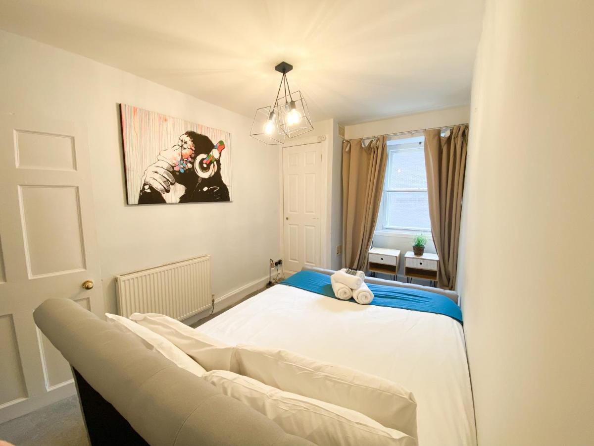 Rose Street's Hidden Treasure- 2bed Newly Refurbished * EDI